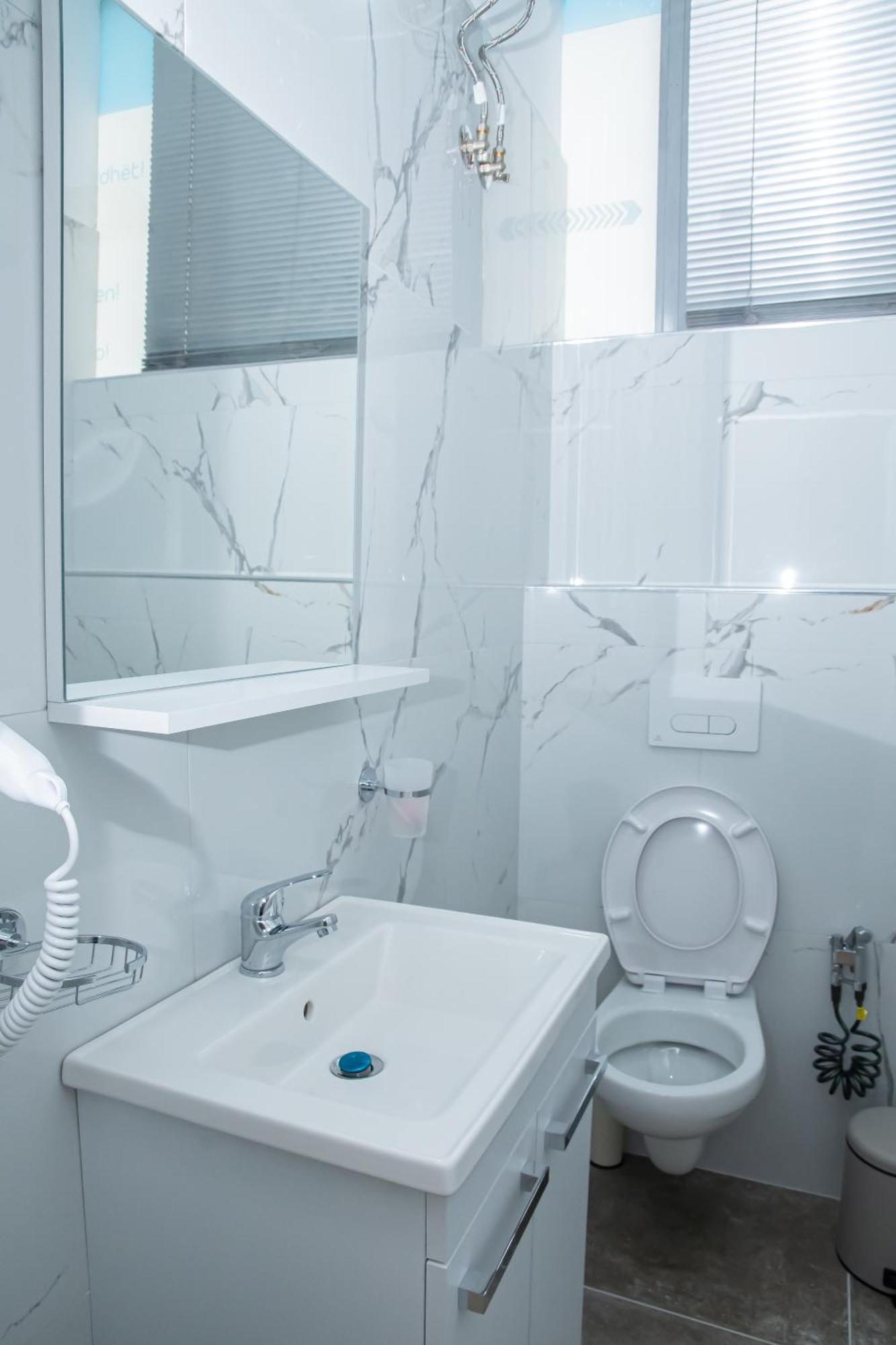 Alv Rent Rooms Wlora Zewnętrze zdjęcie