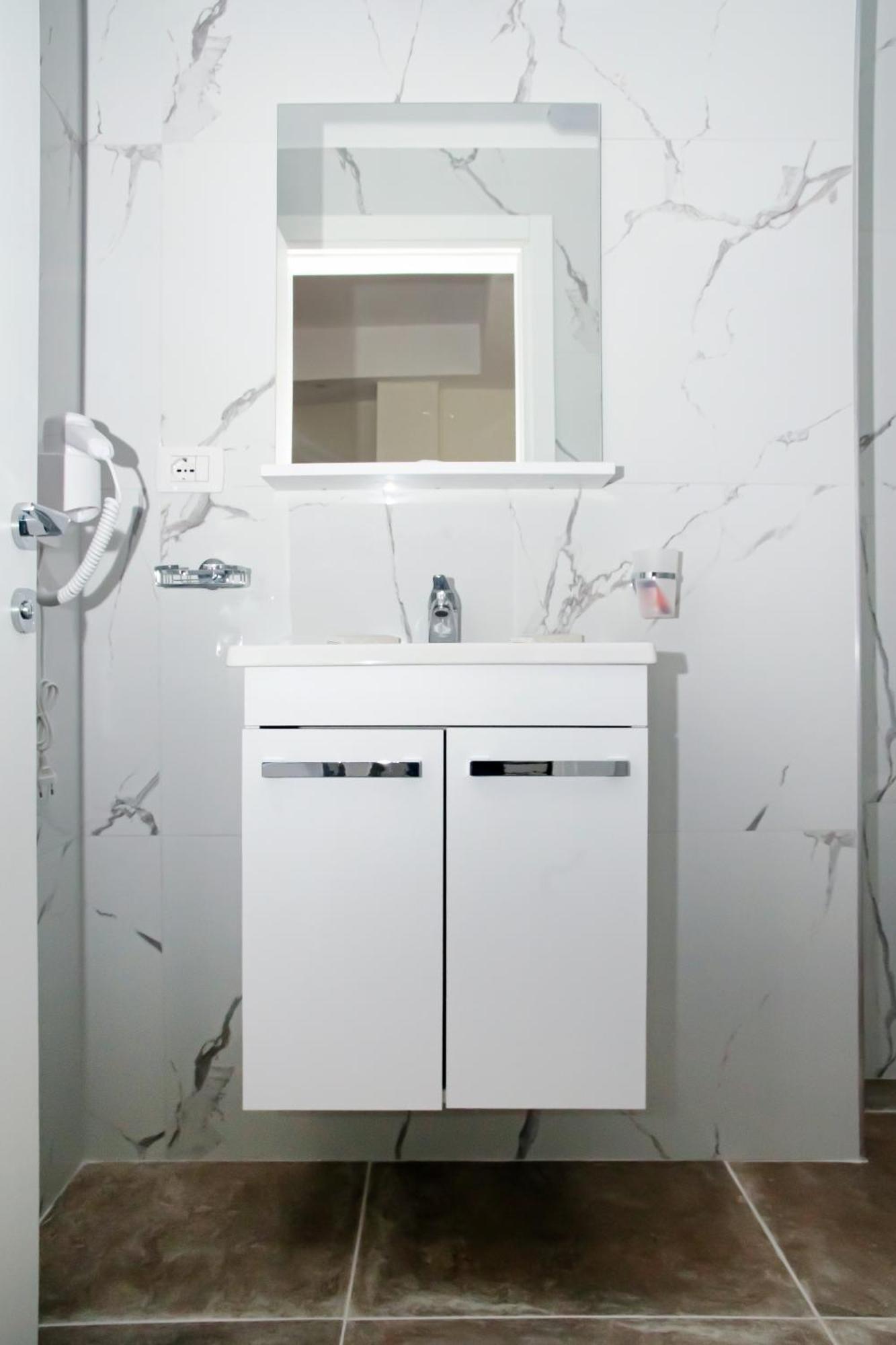 Alv Rent Rooms Wlora Zewnętrze zdjęcie